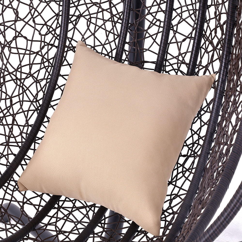 Кресло-качалка-гамак из ротанга с подвесной цепью, стальным каркасом и съемной подушкой, устойчивой к ультрафиолетовому излучению.